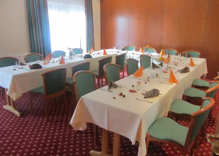 Robinienhof 고메른