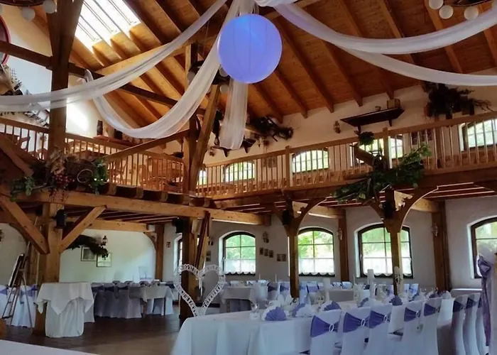 Robinienhof 고메른